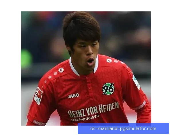 酒井宏树高举亚冠奖杯定格荣耀时刻见证球队登顶亚洲之巅梦想成真 酒井宏树高举亚冠奖杯定格荣耀时刻见证球队登顶亚洲之巅梦想成真